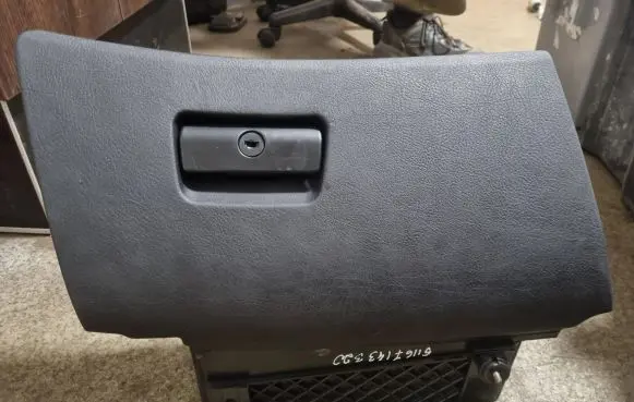 BMW 5 E39 Glove box 51167143320
