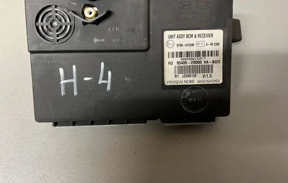 Hyundai i30 Antenna control unit 954002R000 J3300132 97RA012330