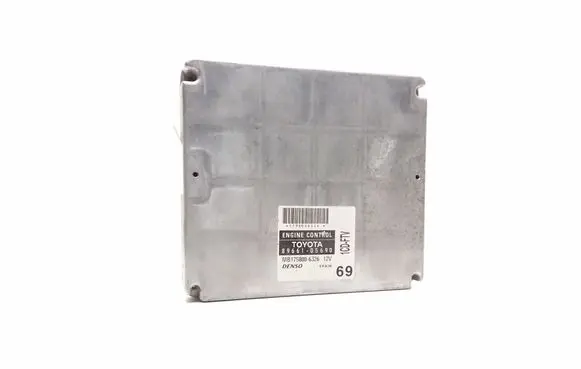 Toyota Avensis T250 Engine control unit/module 8966105690 MB1758006326
