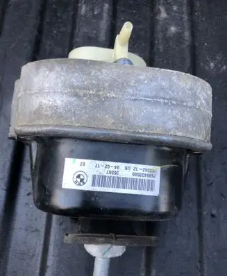 BMW X5 F15 Engine mount bracket 6864335