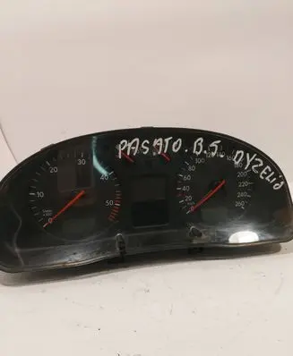 Volkswagen PASSAT B5 Speedometer (instrument cluster) 3B0920820A 110008961007