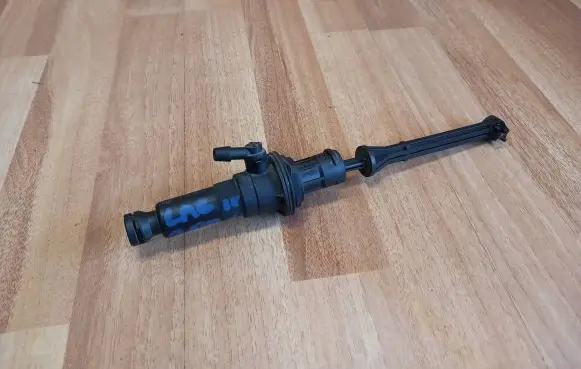 Clutch slave cylinder