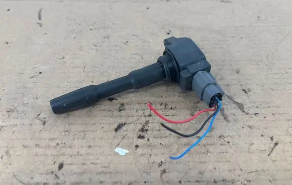 Nissan Juke I F15 High voltage ignition coil 224332428R 117C21814 921814