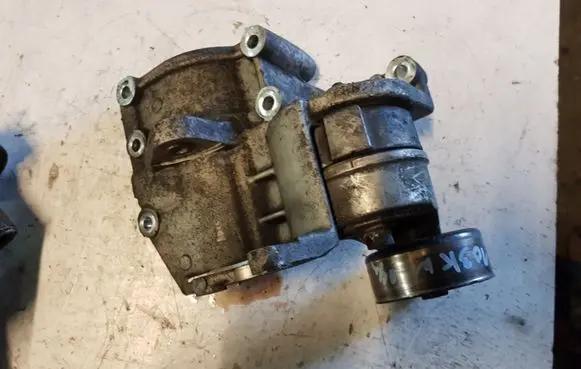 KIA Sorento Generator/alternator belt tensioner
