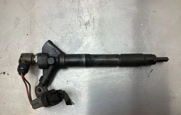 Toyota Corolla Verso AR10 Fuel injector 236700R040
