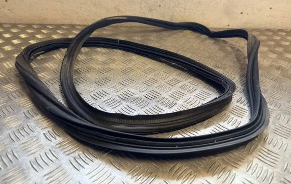Mercedes-Benz E W213 Trunk rubber seal (body) A2137500098