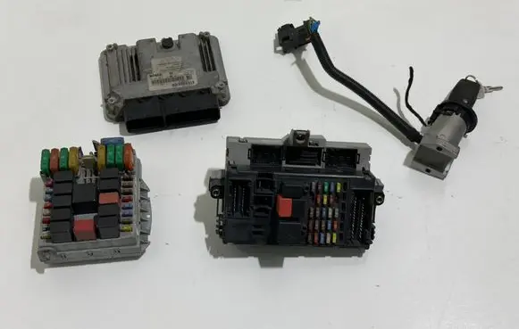 Iveco Daily 4th gen Engine ECU kit and lock set 504121602 0281012193 69501171