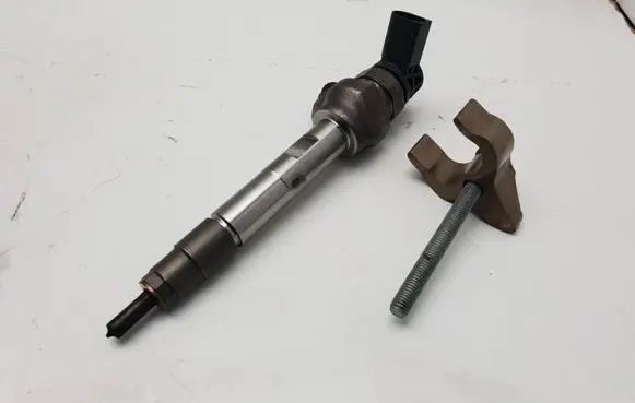 BMW 1 F20 F21 Fuel injector 8511630