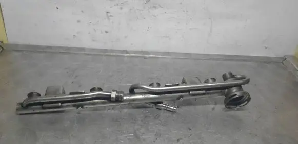 Volkswagen PASSAT B5 Fuel main line pipe 058133681C