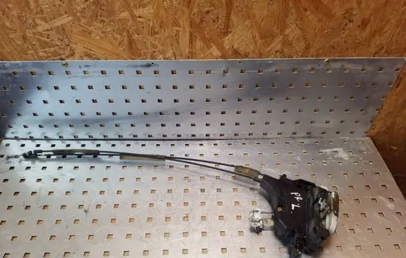 Mitsubishi Grandis Front door lock