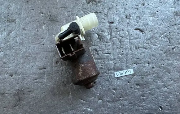 Nissan Patrol Y60 Windshield washer fluid reservoir/tank 2892009J00