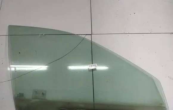 Renault Laguna I Front door window glass four-door AS2
