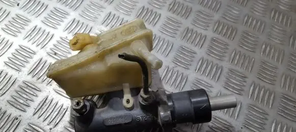 Master brake cylinder