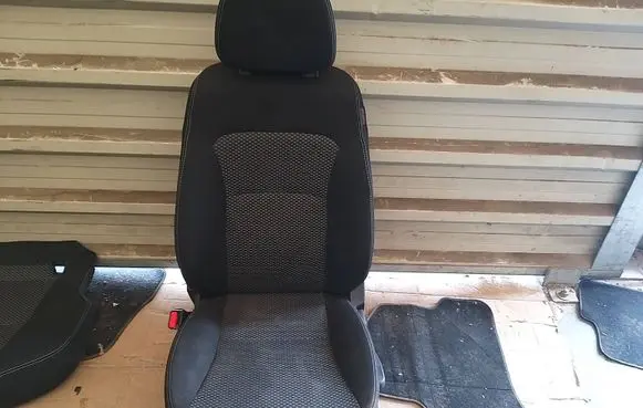 Suzuki Vitara (LY) Front driver seat