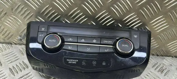 Nissan Qashqai Climate control unit 275004EA0A