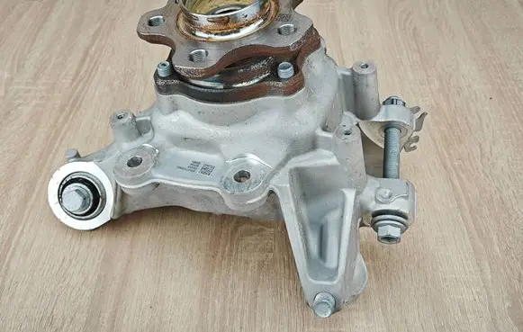 BMW 8 G16 Rear wheel hub spindle/knuckle 6854120 6899174