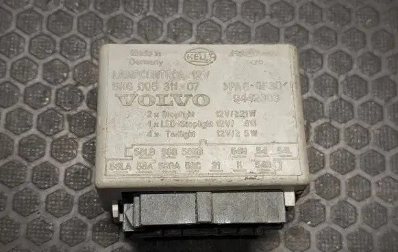 Volvo S70 V70 V70 XC Light module LCM 5KG00531107 9442303