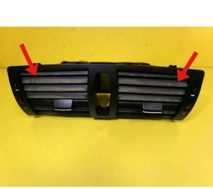 BMW 1 E81 E87 Dash center air vent grill 7059189