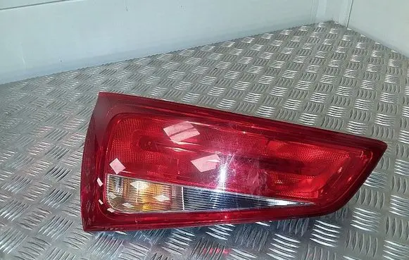 Tailgate rear/tail lights