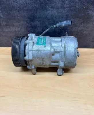 Volkswagen Golf IV Air conditioning (A/C) compressor (pump) 1J0820803F