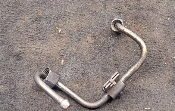 Volvo V50 Fuel injector supply line/pipe 