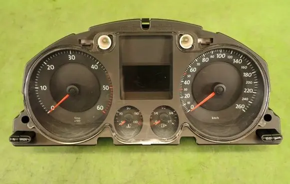 Volkswagen PASSAT B6 Speedometer (instrument cluster) 3C0920851MX