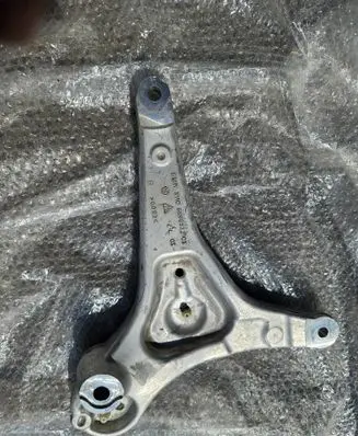 BMW 5 G60 Front control arm 6898522