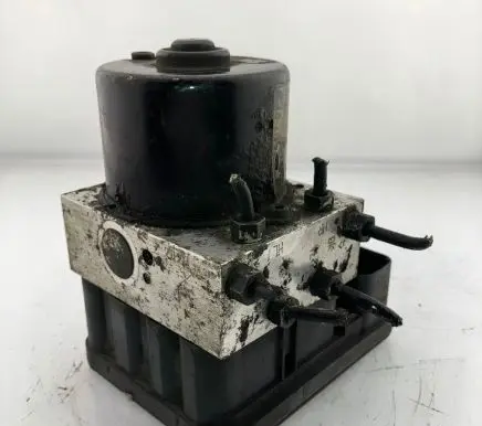 Volkswagen Golf IV ABS Pump 1C0907379K 00007881D1 10096003163