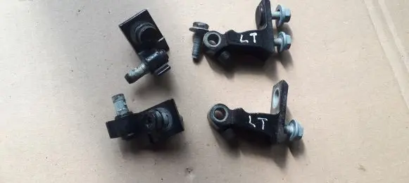 Rear door hinge set