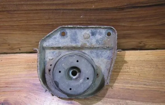 Peugeot 406 Engine mount bracket