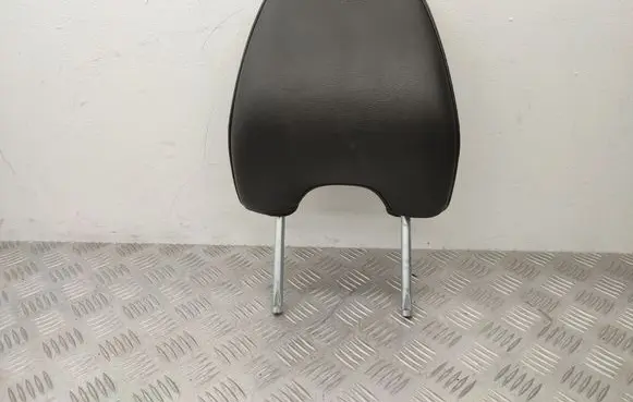 Volvo V70 Front seat headrest 