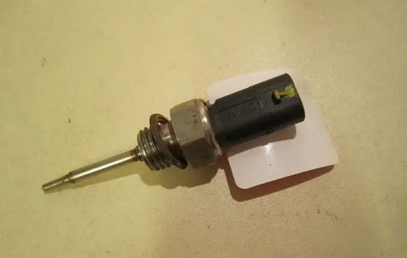 Volkswagen Caddy Intake air temperature sensor 03N906081A