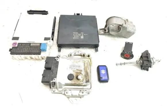 Suzuki Swift III Engine ECU kit and lock set 0261S12369 3391081P00 2353R20