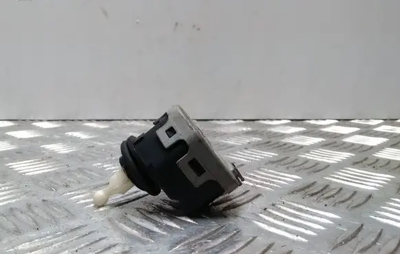 Headlight level adjustment motor