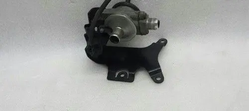 Jaguar XJ X350 Vacuum pump C2C32933