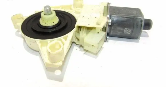 Mercedes-Benz C W204 Front door window regulator motor 0130822503