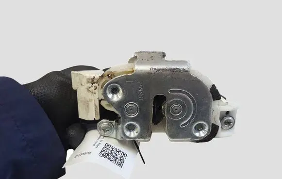 Citroen C-Crosser Front door lock