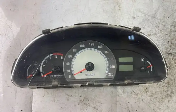 Hyundai Matrix Speedometer (instrument cluster) 9400617100