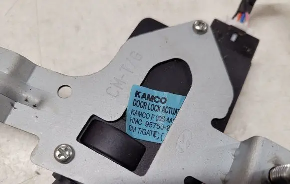 Hyundai Santa Fe Central locking motor 957502B000 F00S4A2666