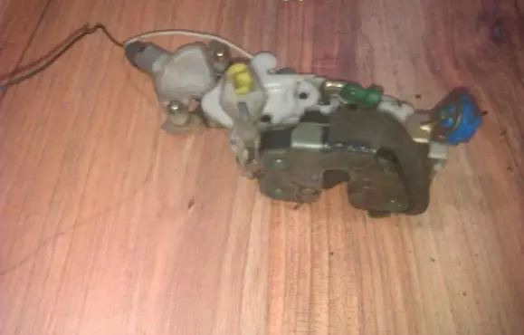 Subaru Legacy Front door lock