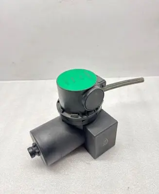 Audi 200 Central locking vacuum pump 443862257A