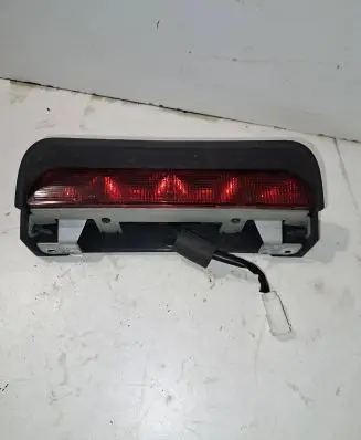 Third/center stoplight