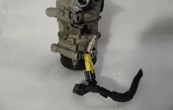 Opel Corsa F Air conditioning (A/C) compressor (pump) 9834780580