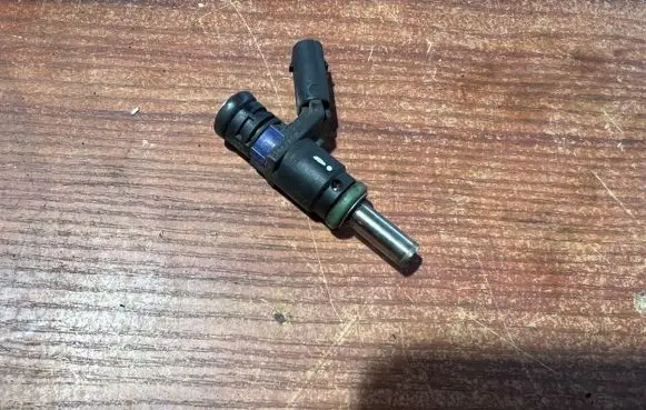 Mercedes-Benz B W245 Fuel injector A0000788749