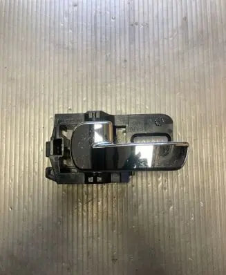 Nissan Qashqai+2 Front door interior handle