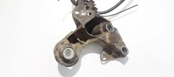 Audi A4 S4 B6 8E 8H Engine mounting bracket 8e0199352