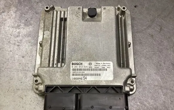 Mitsubishi Grandis Engine control unit/module 1860A654 1039S11663 0281012535
