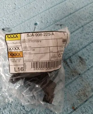 Skoda Rapid (NH) Headlight/headlamp mounting bracket 5ja998225a