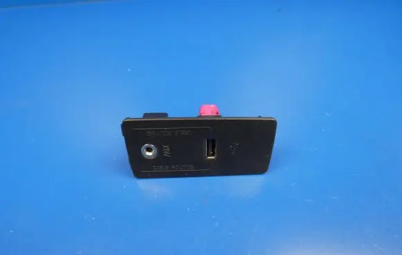 Volvo XC90 USB socket connector 