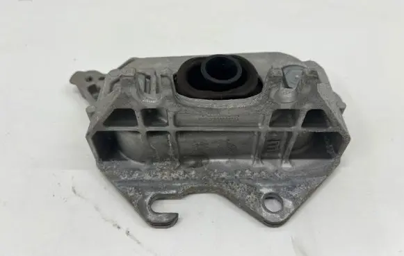 Renault Captur II Engine mount bracket 112536909R